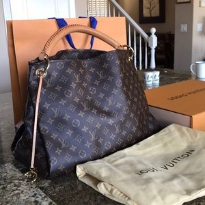 Louis Vuitton Artsy MM Hobo